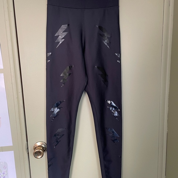 🎅🏻Ultracor Black Leggings with Glossy Lightning Bolt Design Sz M - Picture 1 of 6